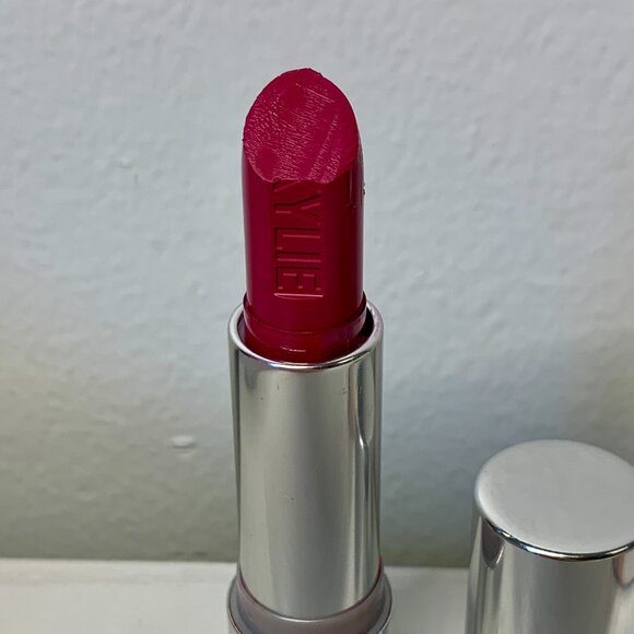 Kylie Jenner "Raspberry Charlotte" Lipstick NIB Damaged Tip Original Rare Pink - Picture 14 of 16